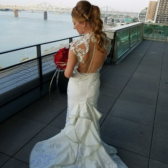 Meet your Posher, Kristen - Picture 1 of 7